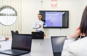 Академія Прикладних Наук Вінцентія Поля в Любліні Економіка